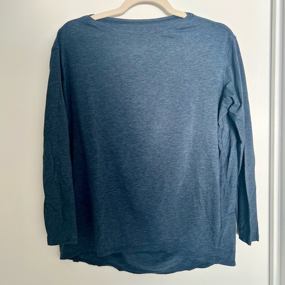 Lululemon Back in Action Long-Sleeve Shirt (in BLUE)